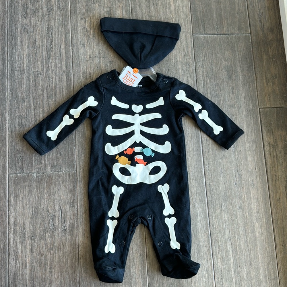 Halloween footie NWT